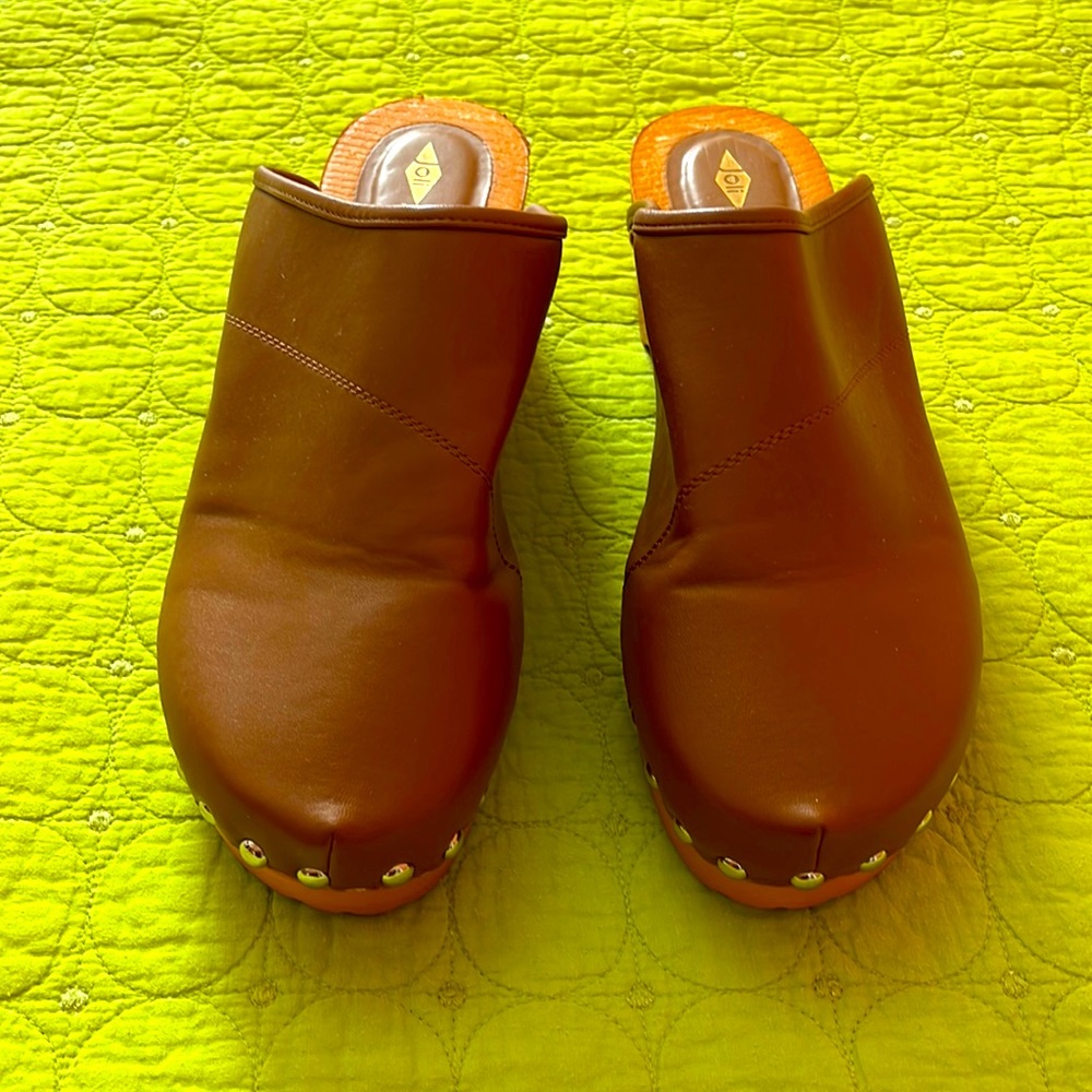 Clogs - Picture 2 of 9